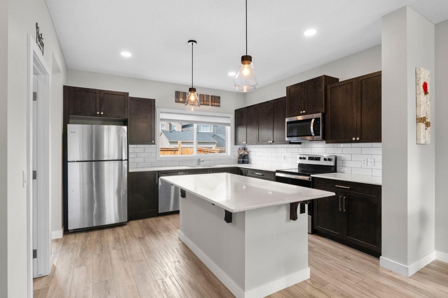 115 Wolf Willow Boulevard SE — photo 2