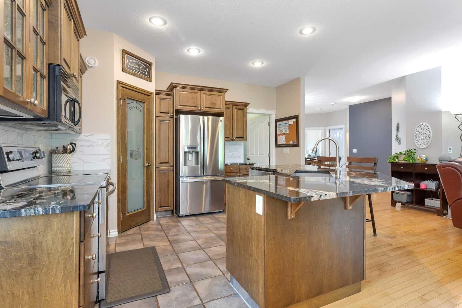 89 Alberts Close — photo 4