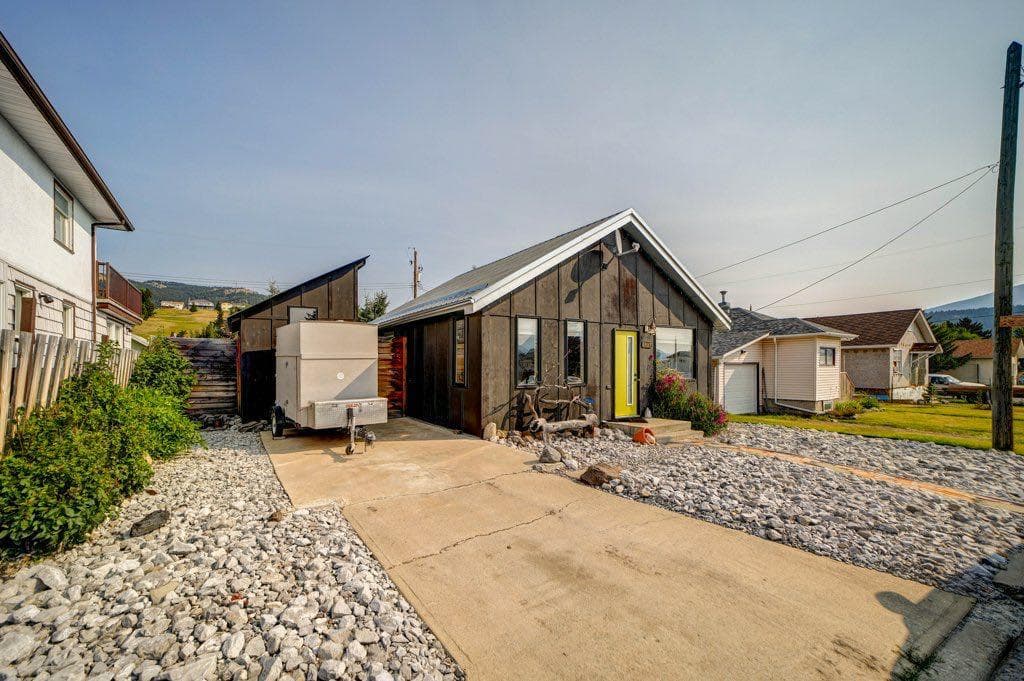 8137 19 Avenue — photo 3