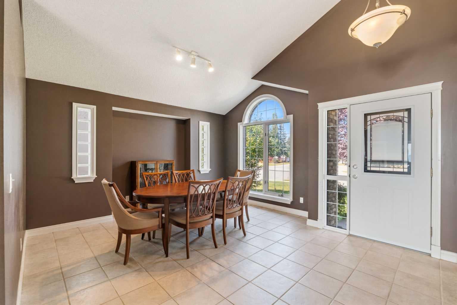 215 Rocky Ridge Drive NW — photo 2