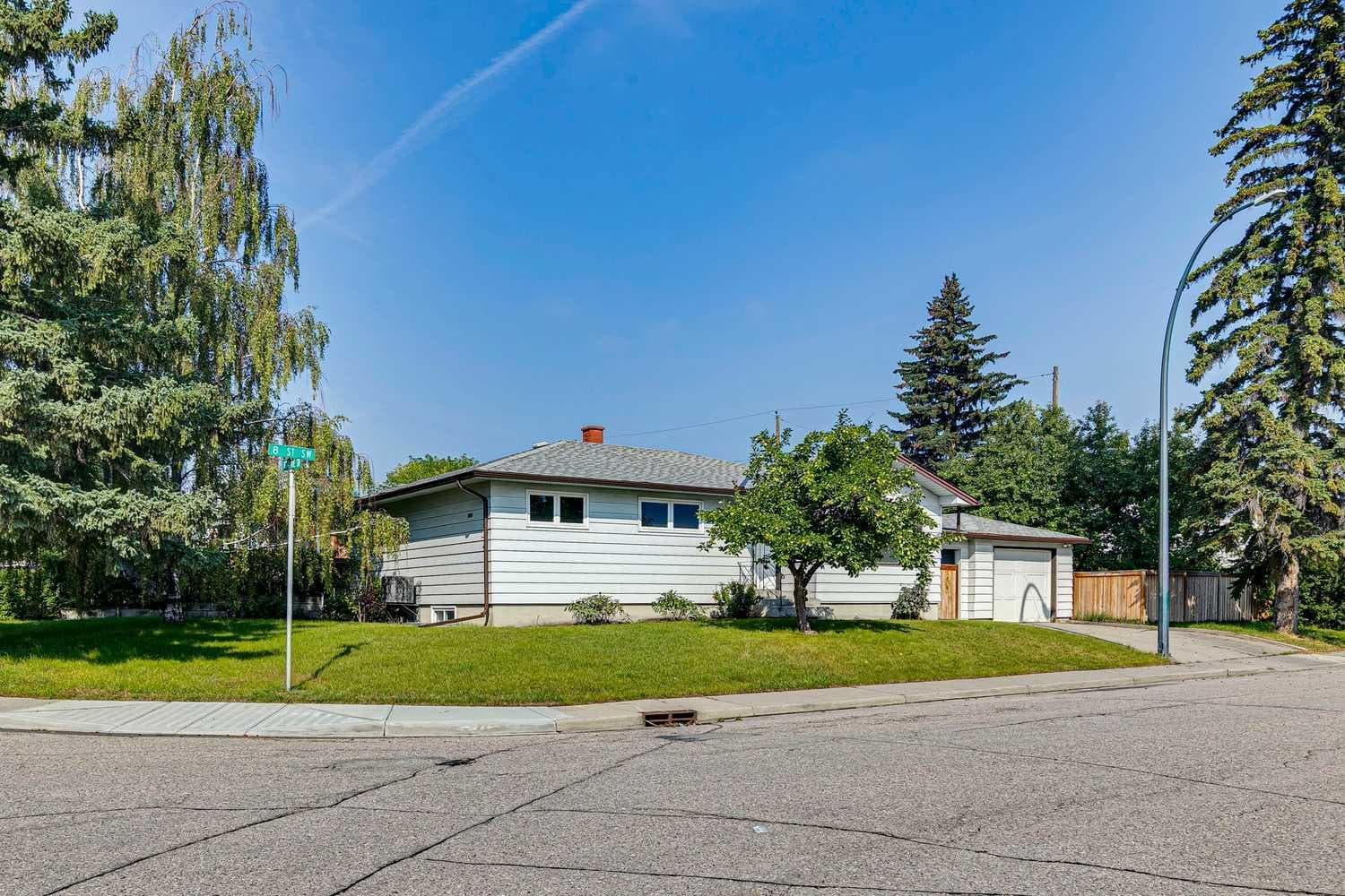 10415 8 Street SW — photo 2