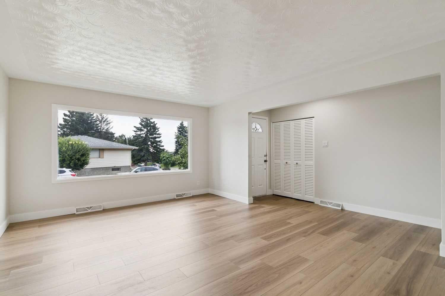 10415 8 Street SW — photo 4