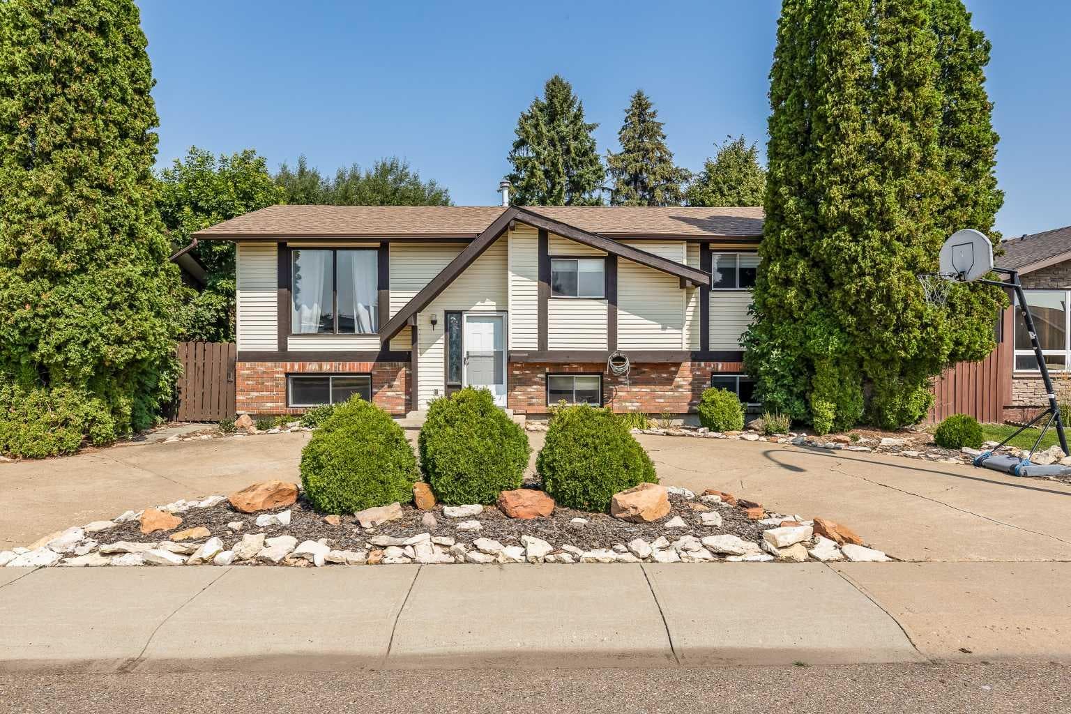 16 Rossdale Street SE — photo 1