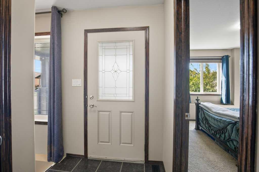 22 Valley Crescent — photo 2