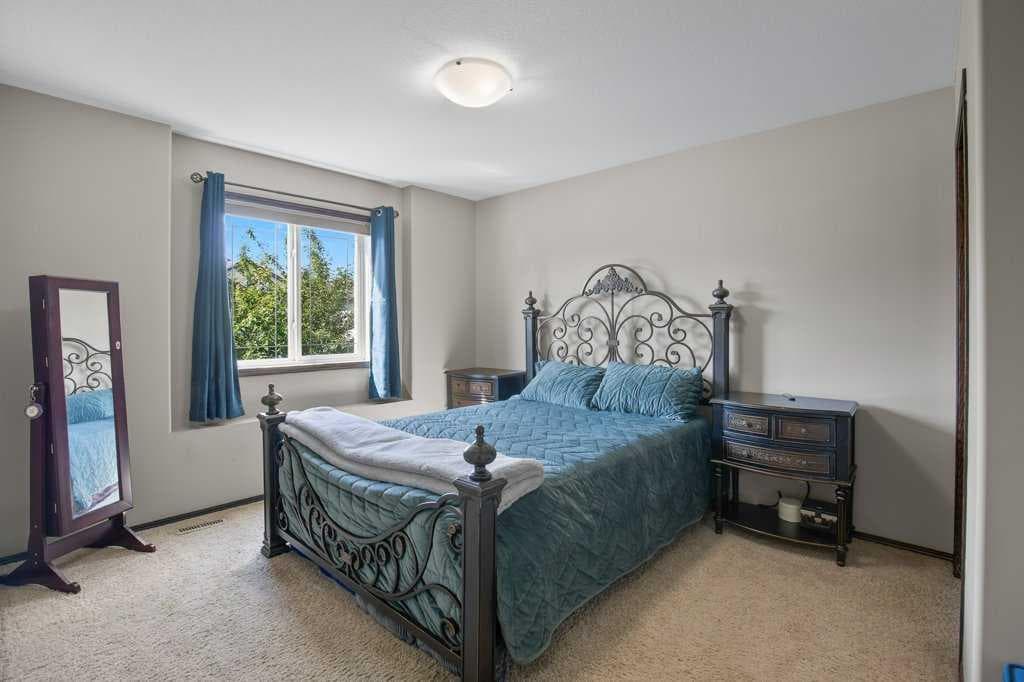 22 Valley Crescent — photo 3