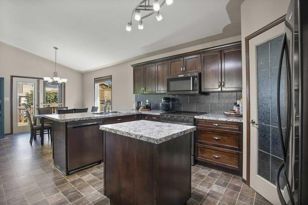 22 Valley Crescent — photo 4