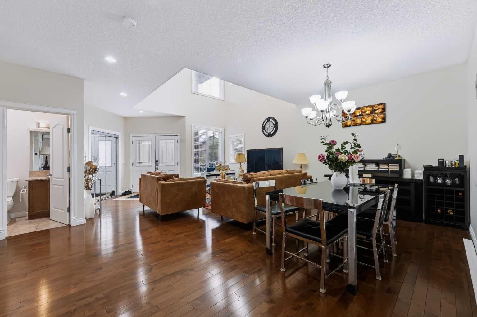 8245 Saddlebrook Drive NE — photo 4
