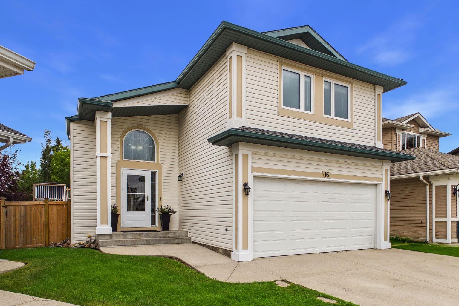 16 Big Springs Mews SE — photo 2