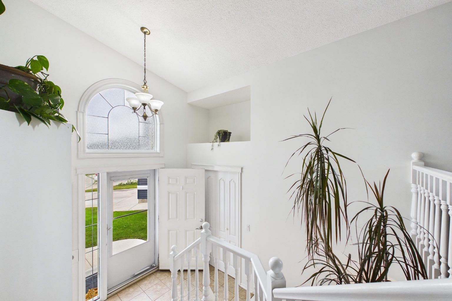 16 Big Springs Mews SE — photo 3