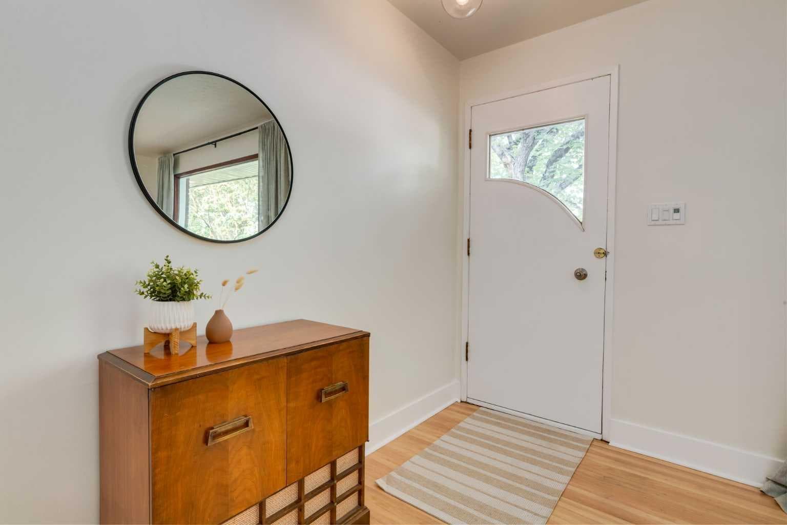 131 Thorncrest Road NW — photo 2
