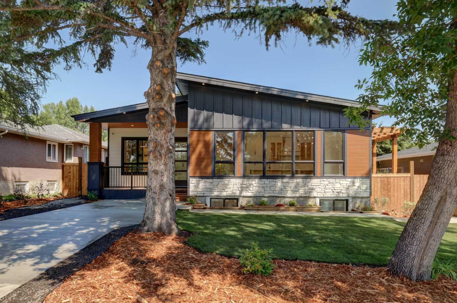 8 Carnarvon Way NW — photo 2