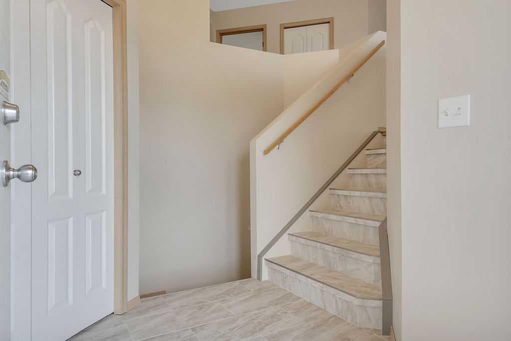 102 Drummond Avenue — photo 4