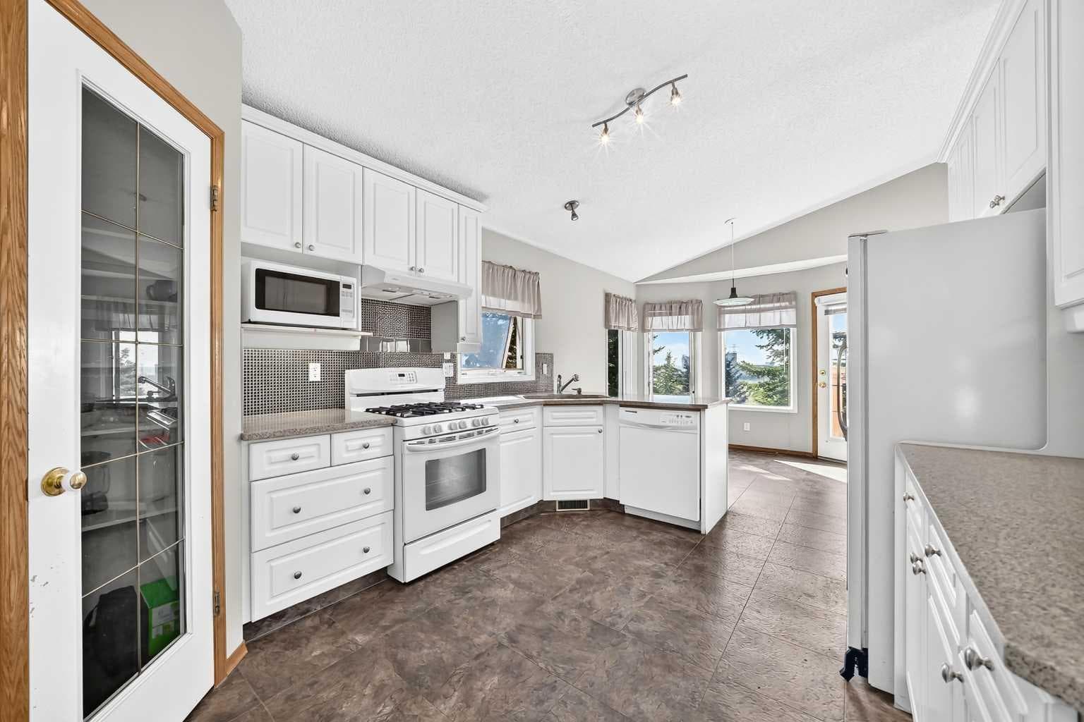 2917 Signal Hill Heights SW — photo 5