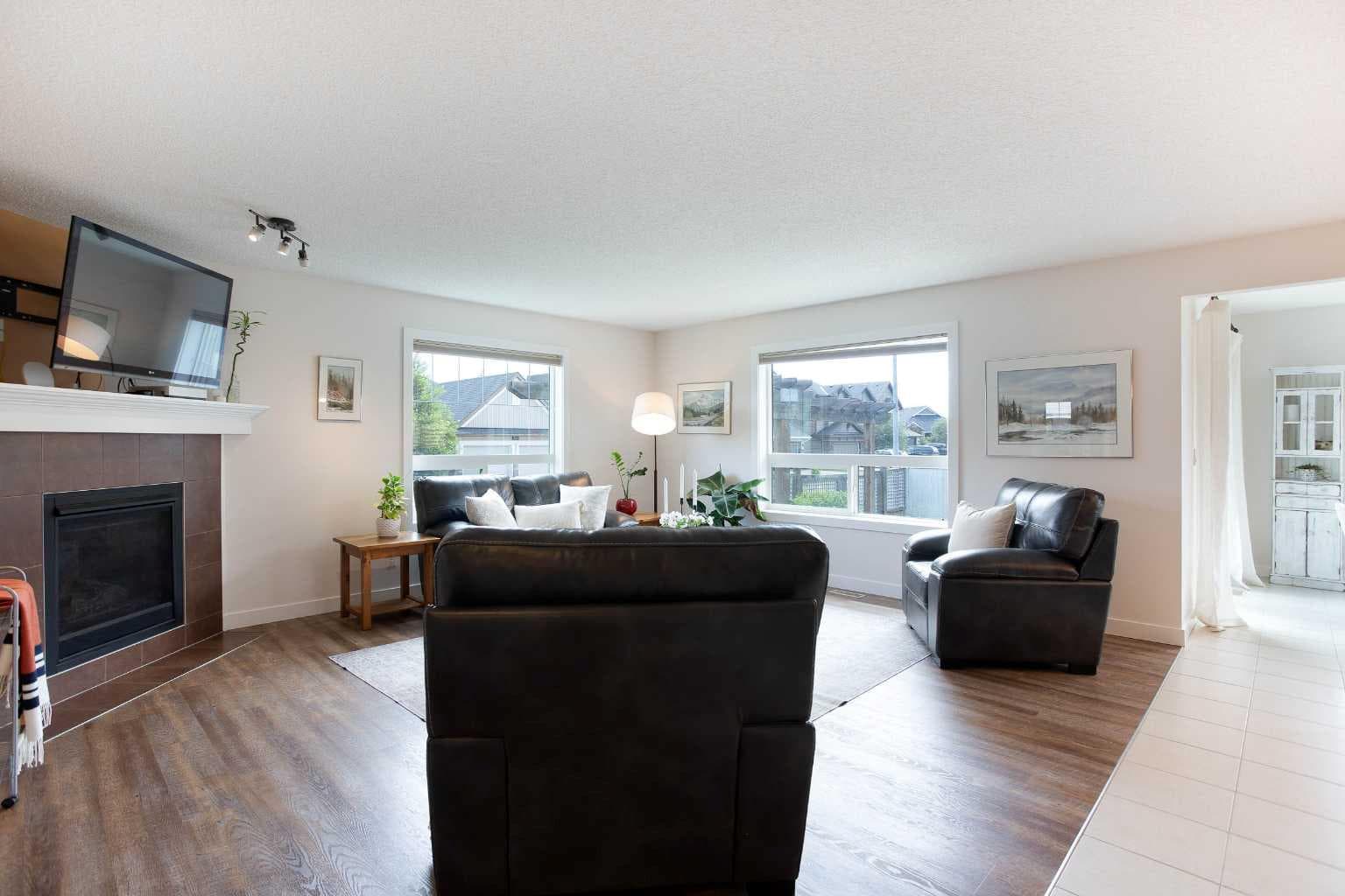2 Kingston View SE — photo 5
