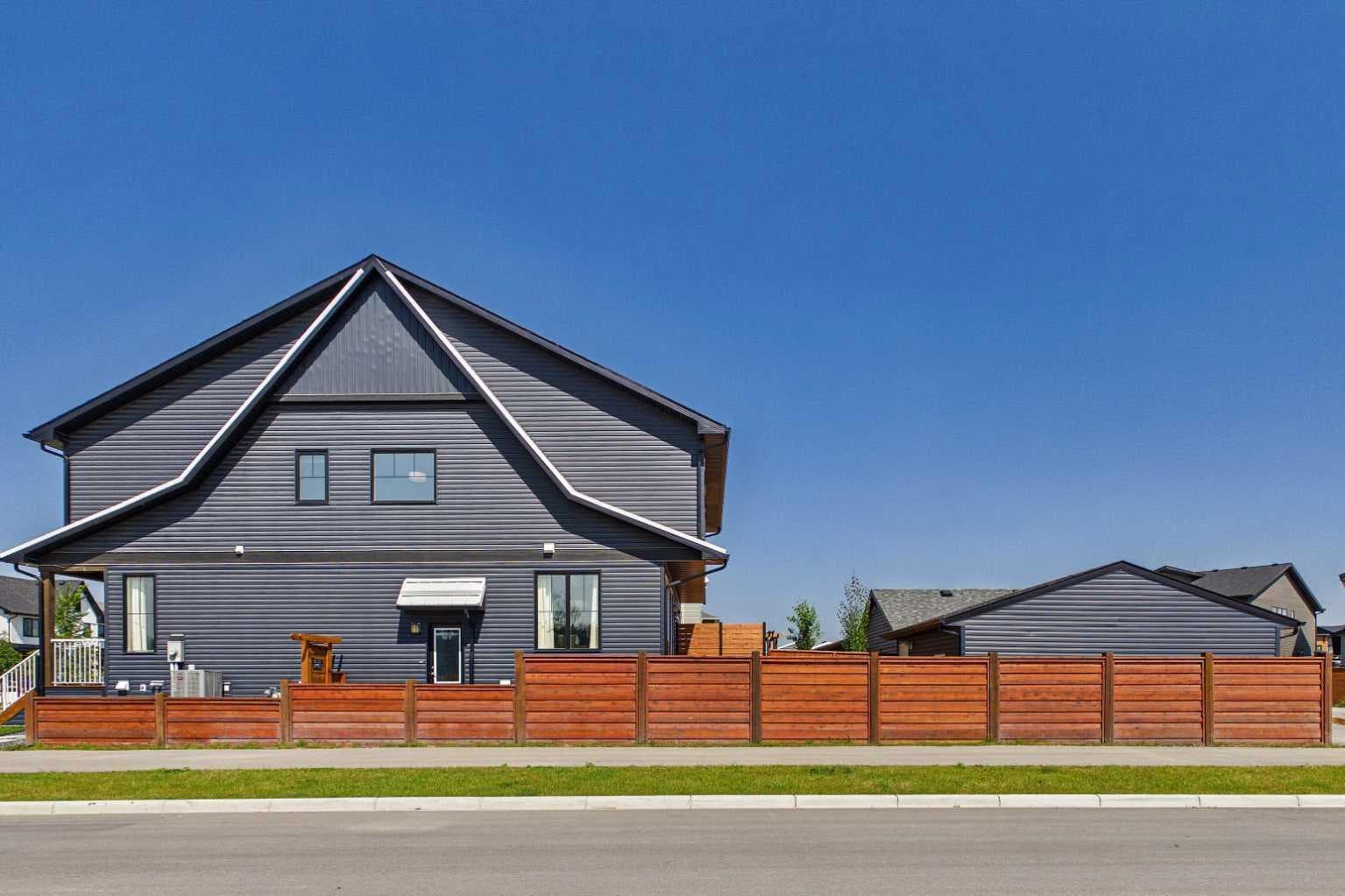 182 Rowley Gate NW — photo 3