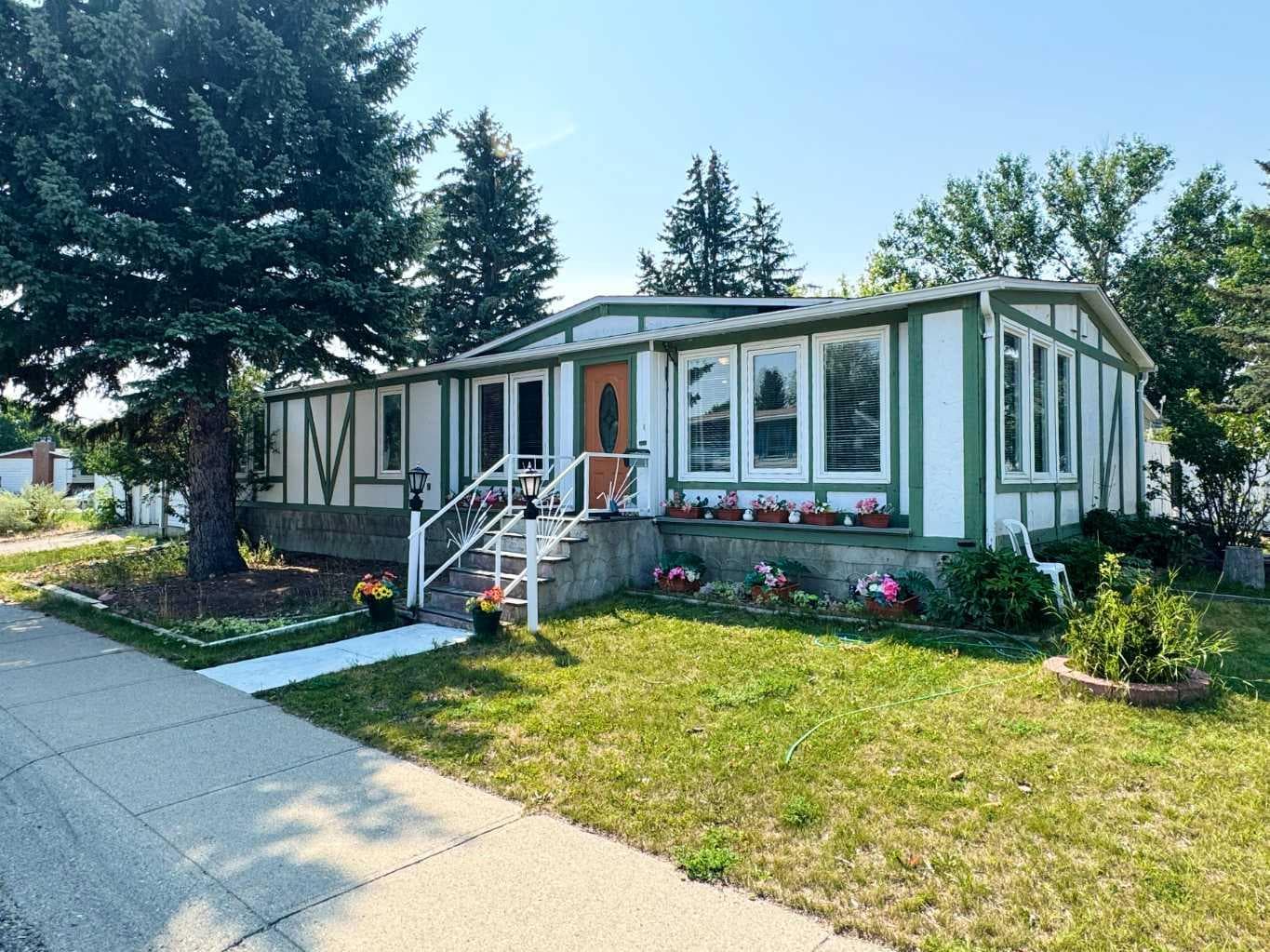 14 Dalhousie Court W — photo 1