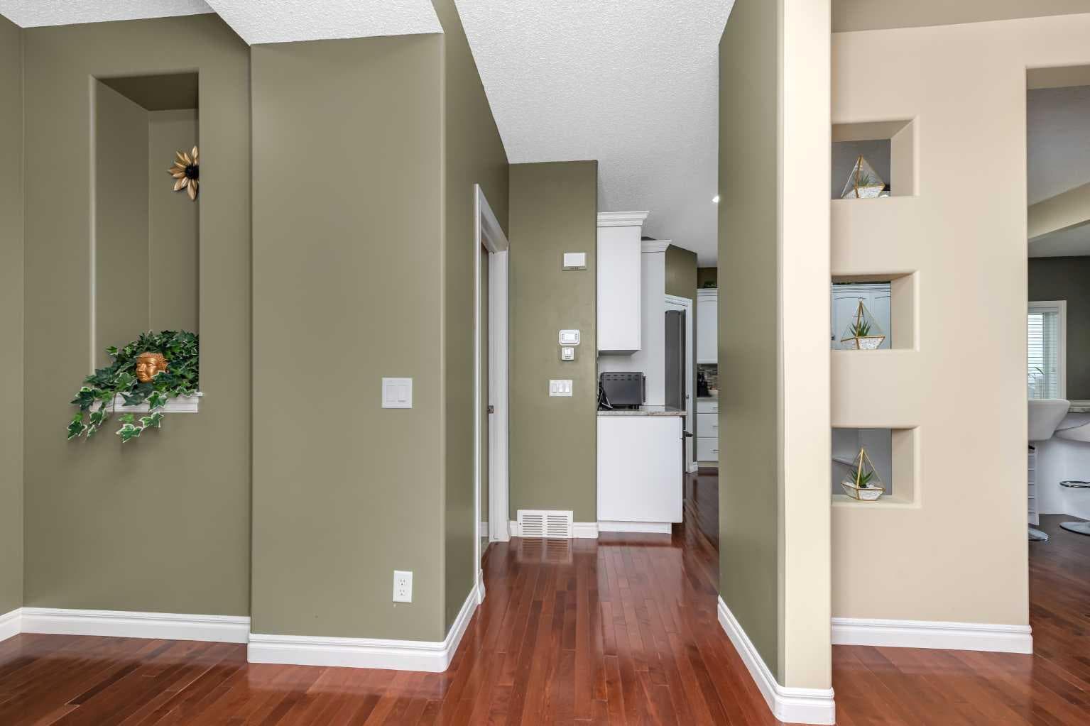 135 Kincora Drive NW — photo 2