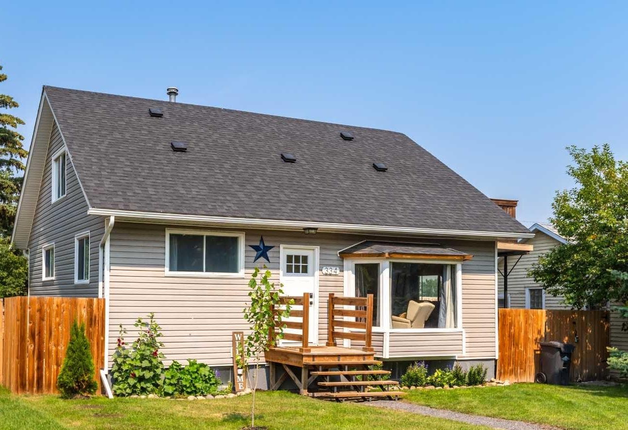 334 4 Avenue SE — photo 1