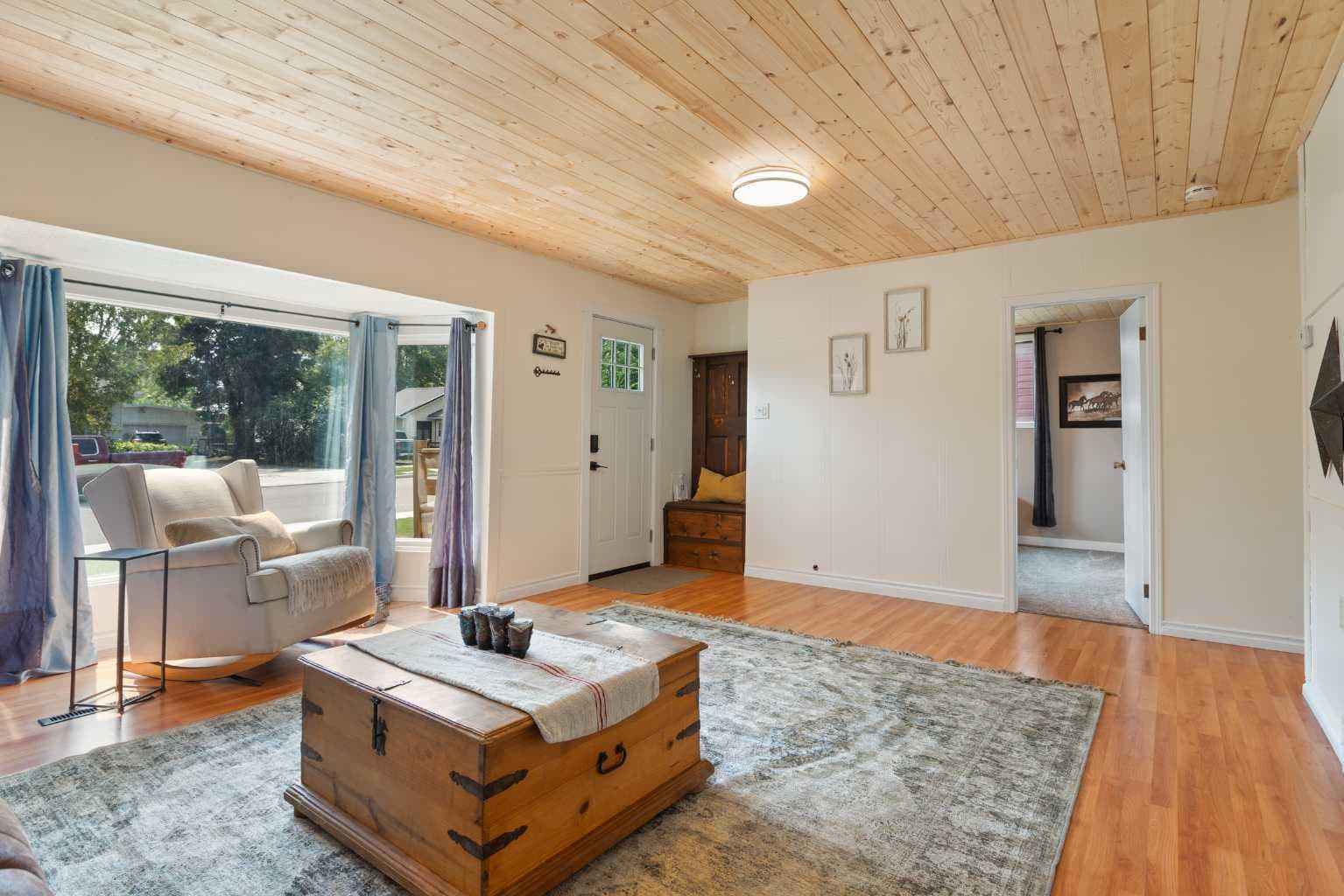 334 4 Avenue SE — photo 4