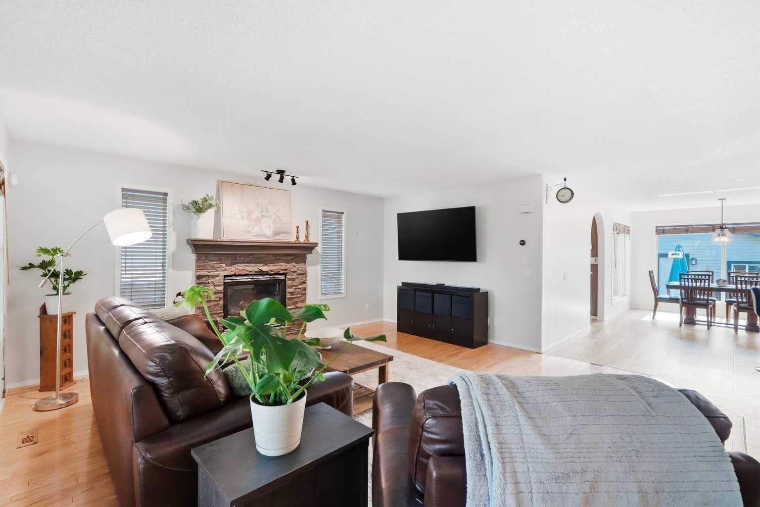 249 Inverness Park SE — photo 3