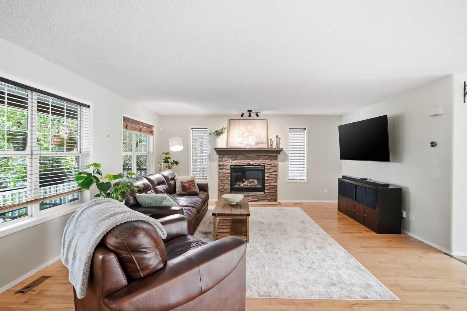 249 Inverness Park SE — photo 4