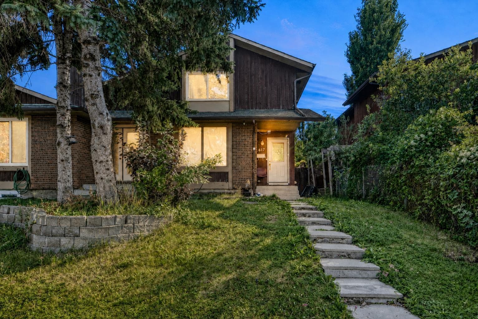 617 Whitewood Road NE — photo 1