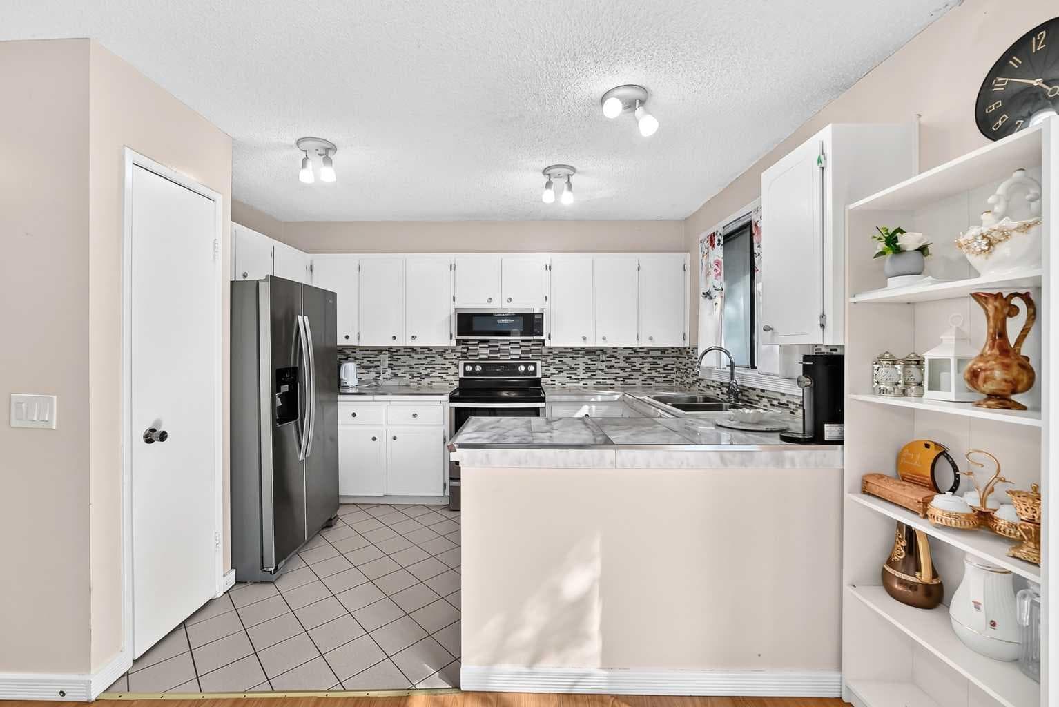 617 Whitewood Road NE — photo 5