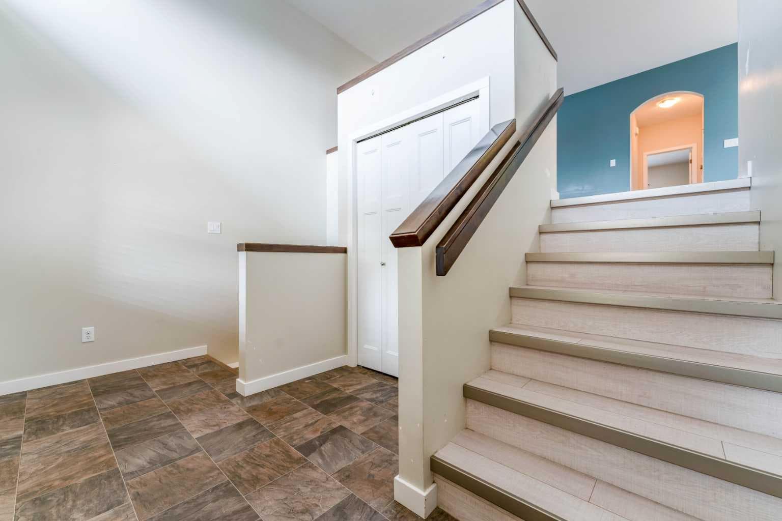 352 CROCUS Terrace W — photo 5