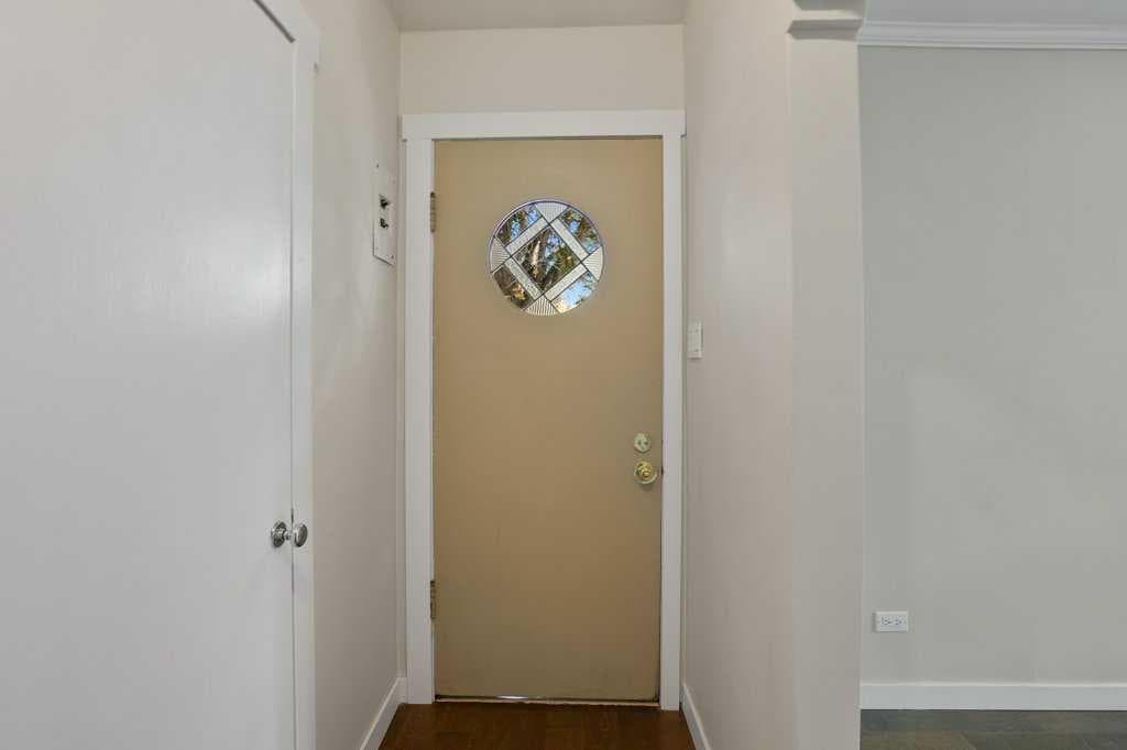 5330 42A Avenue — photo 2