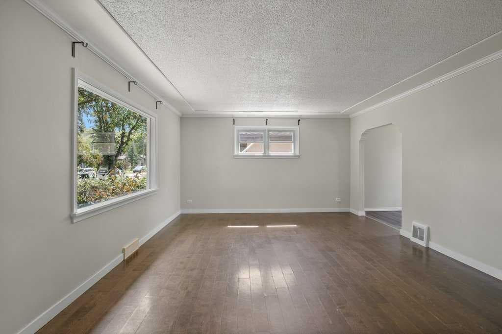 5330 42A Avenue — photo 3