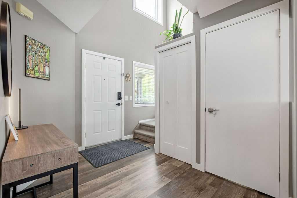 141 Somerset Circle SW — photo 2