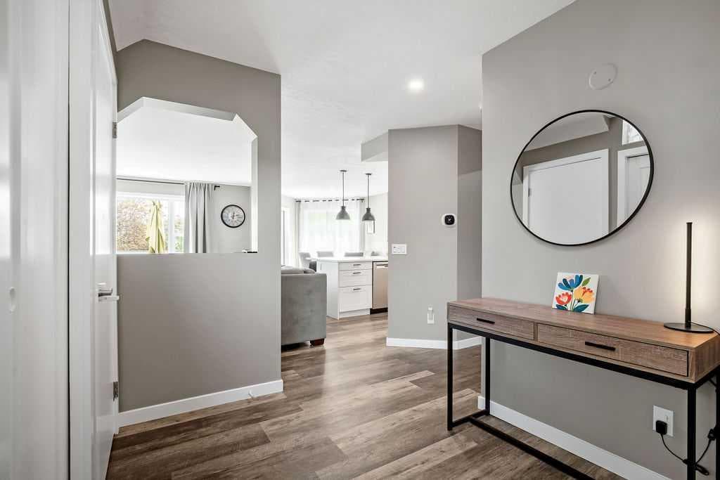141 Somerset Circle SW — photo 3