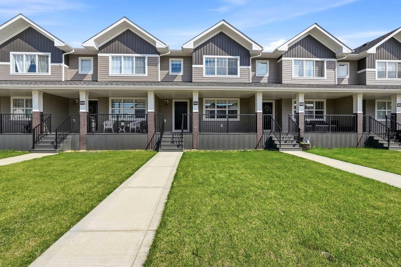 254 Halifax Close — photo 1