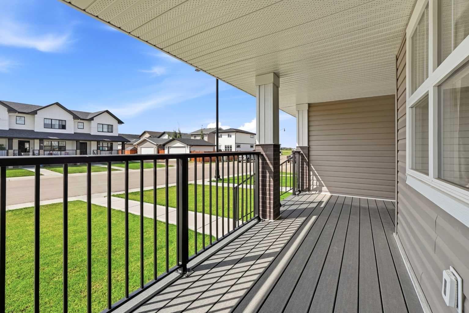 254 Halifax Close — photo 2