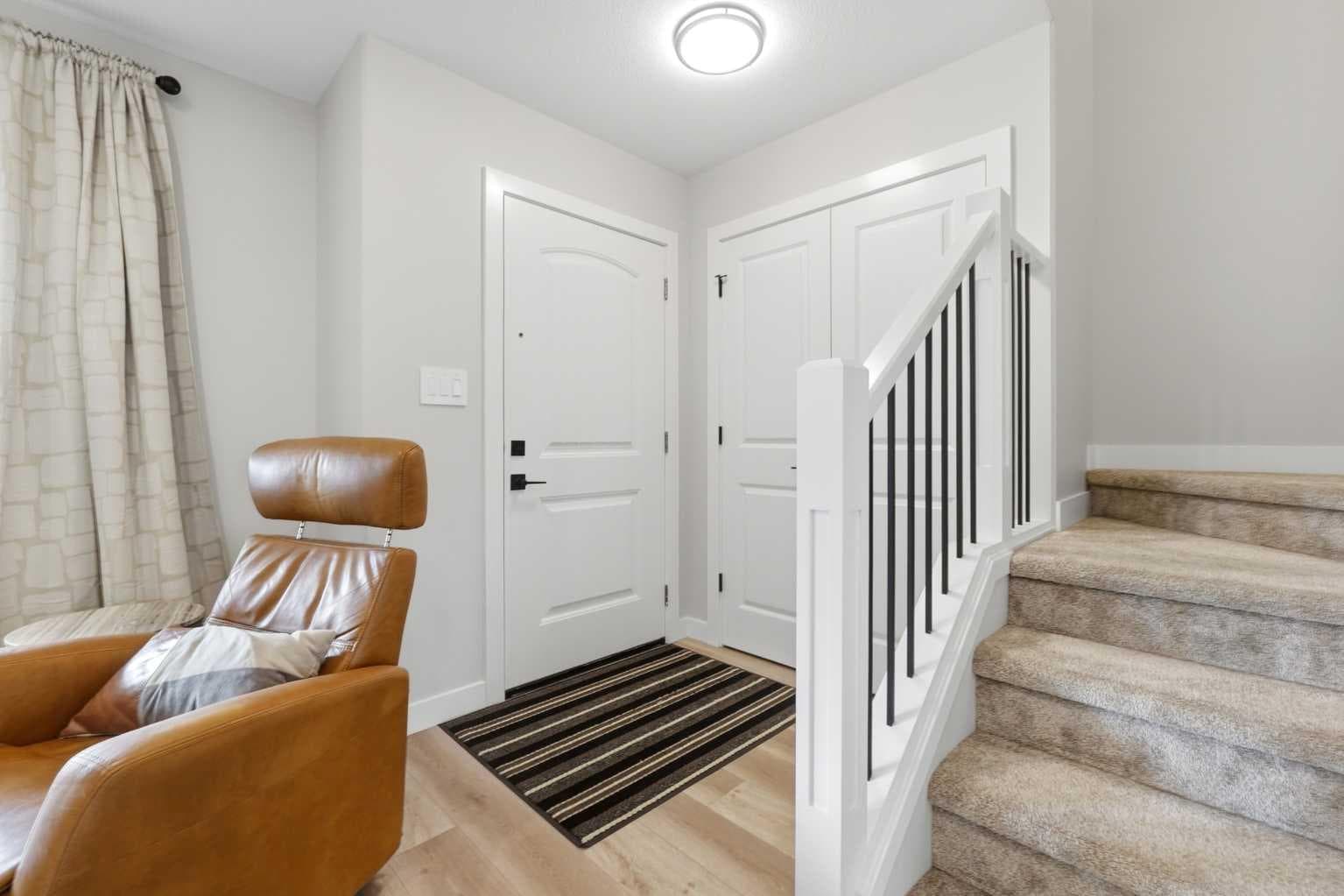 254 Halifax Close — photo 3