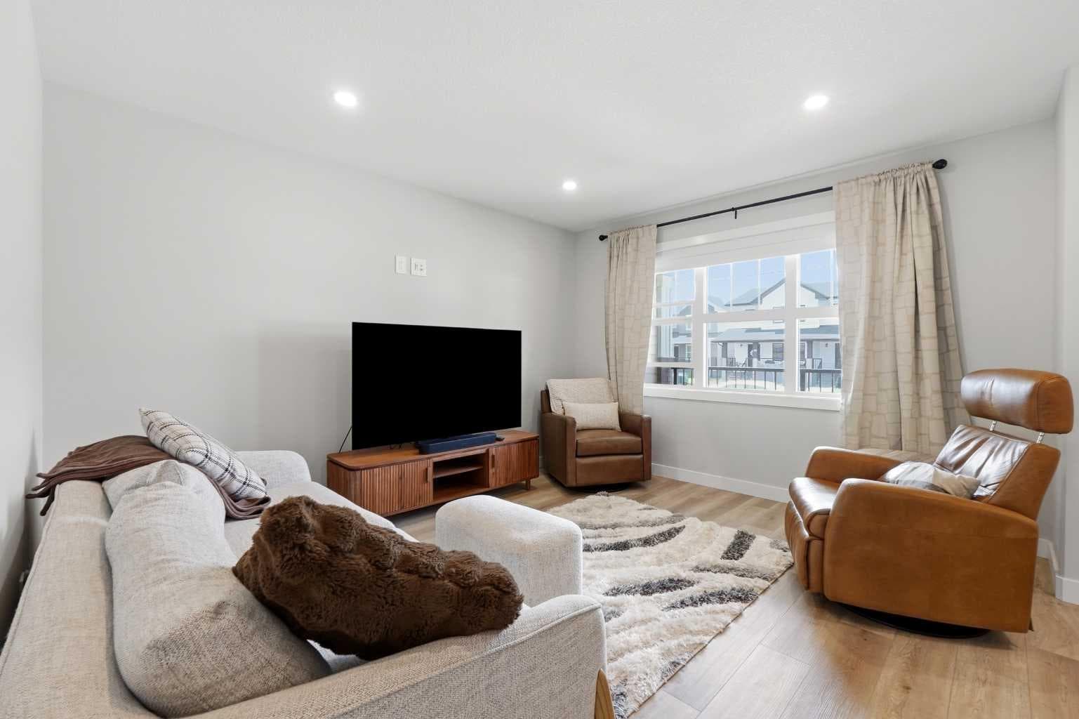 254 Halifax Close — photo 5