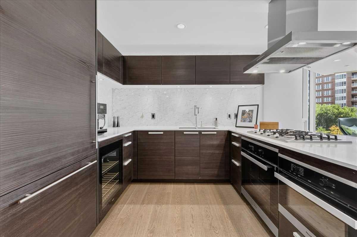302, 738 1 Avenue SW — photo 3