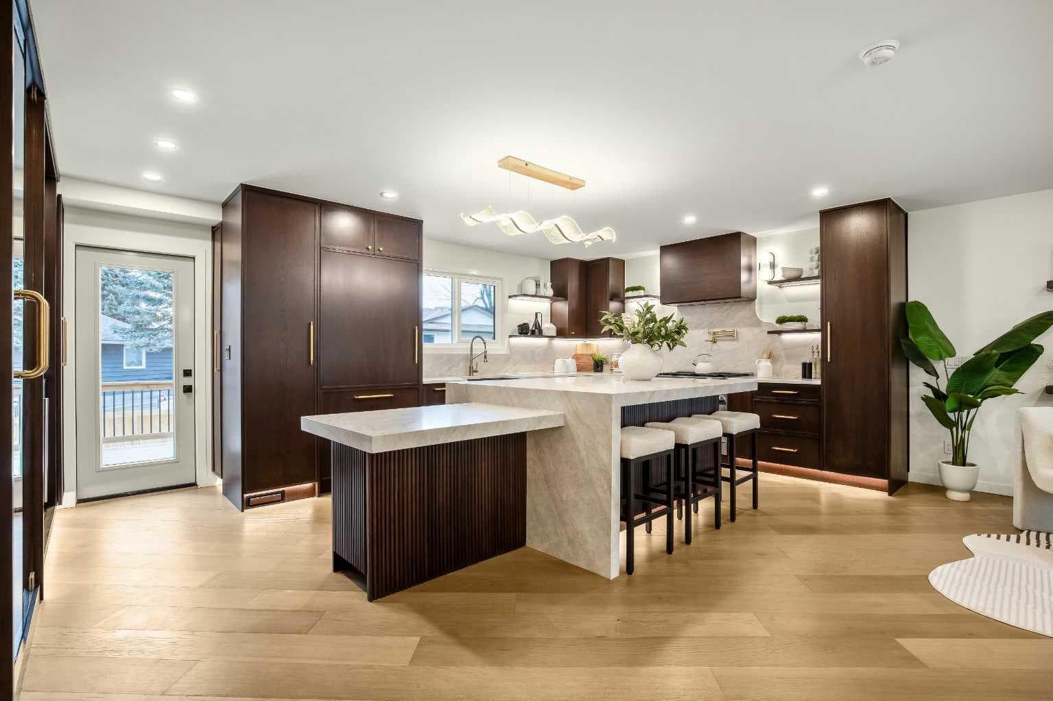 216 Oakridge Place SW — photo 3