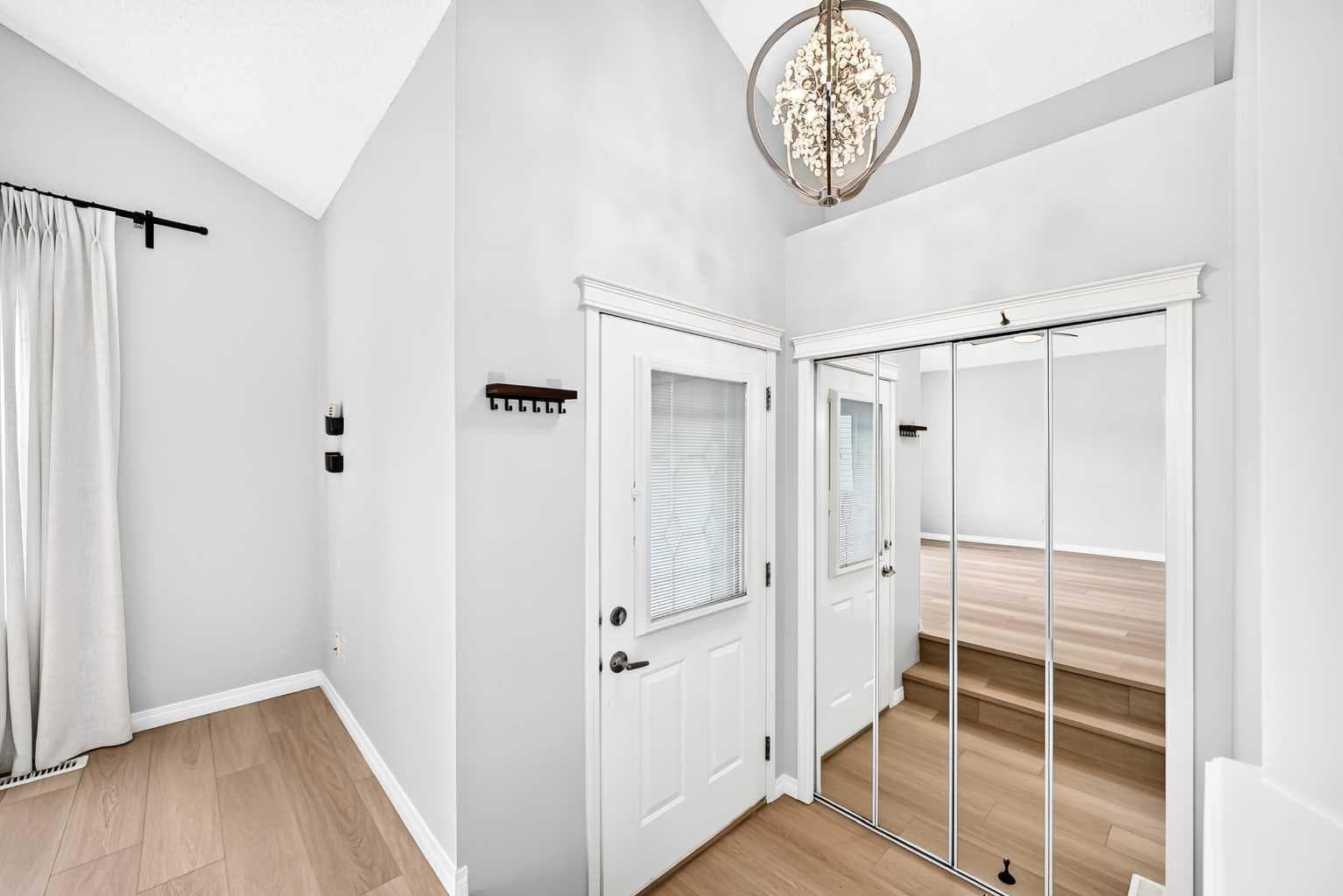 352 Copperfield Gardens SE — photo 2