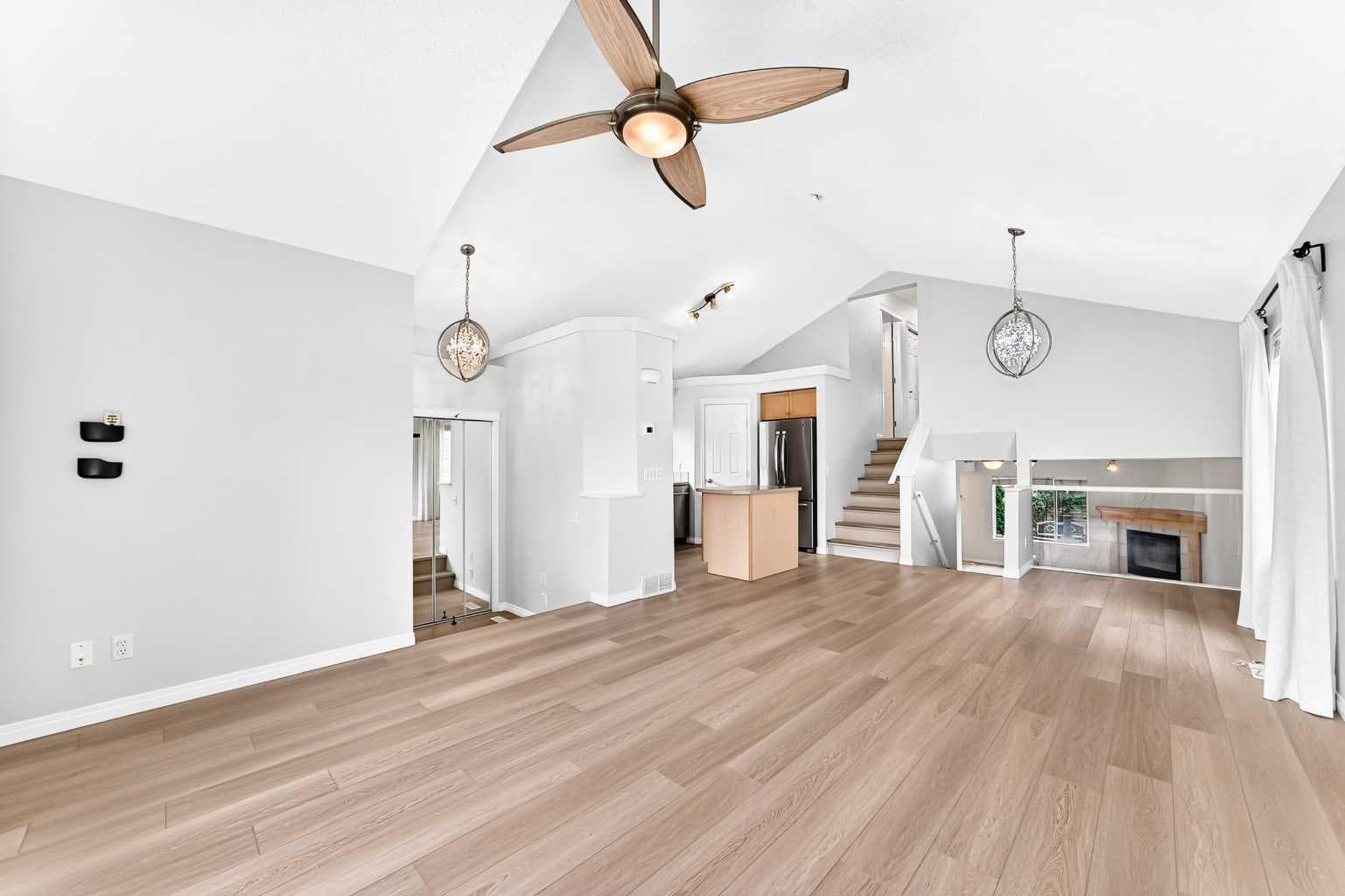 352 Copperfield Gardens SE — photo 3