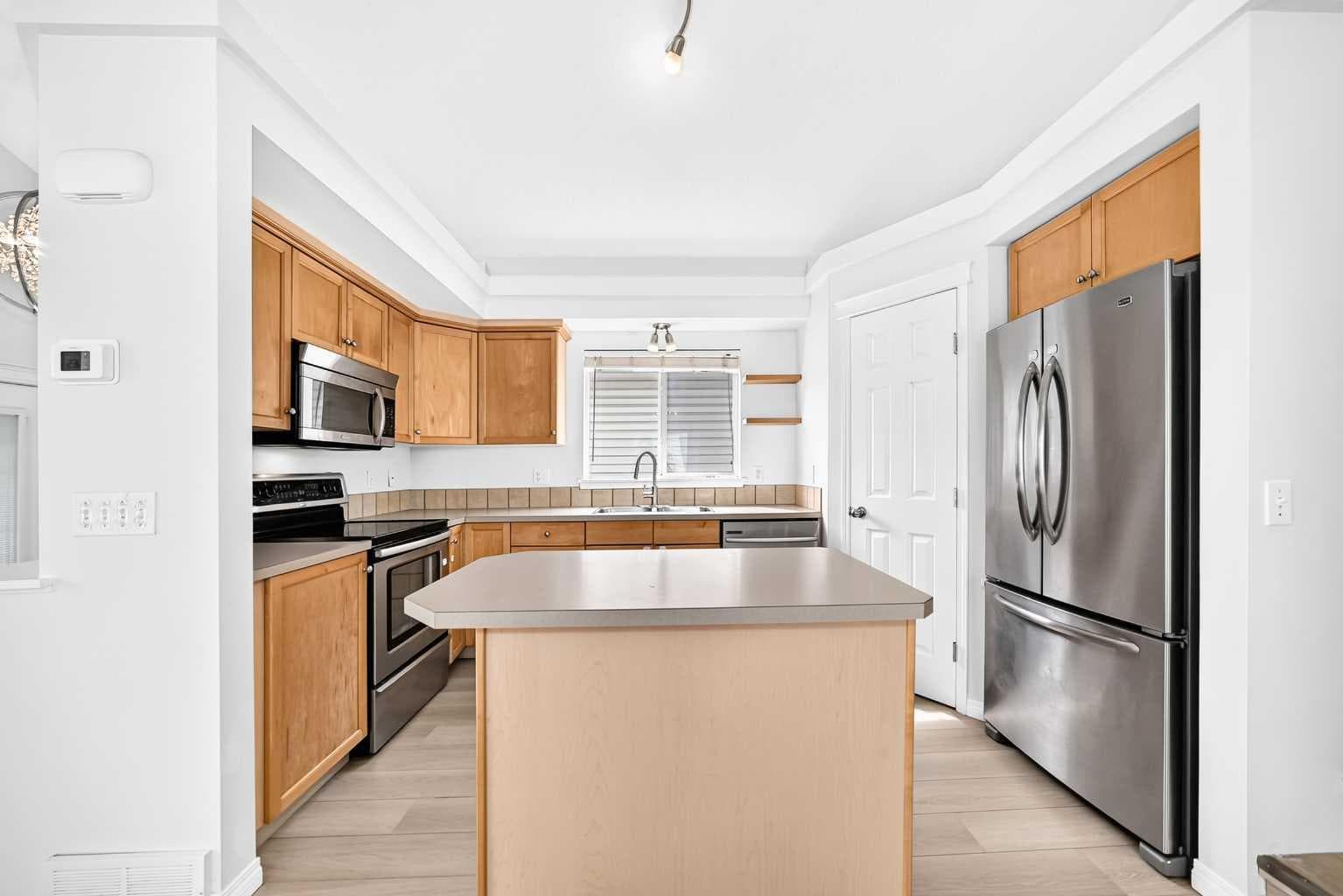 352 Copperfield Gardens SE — photo 5