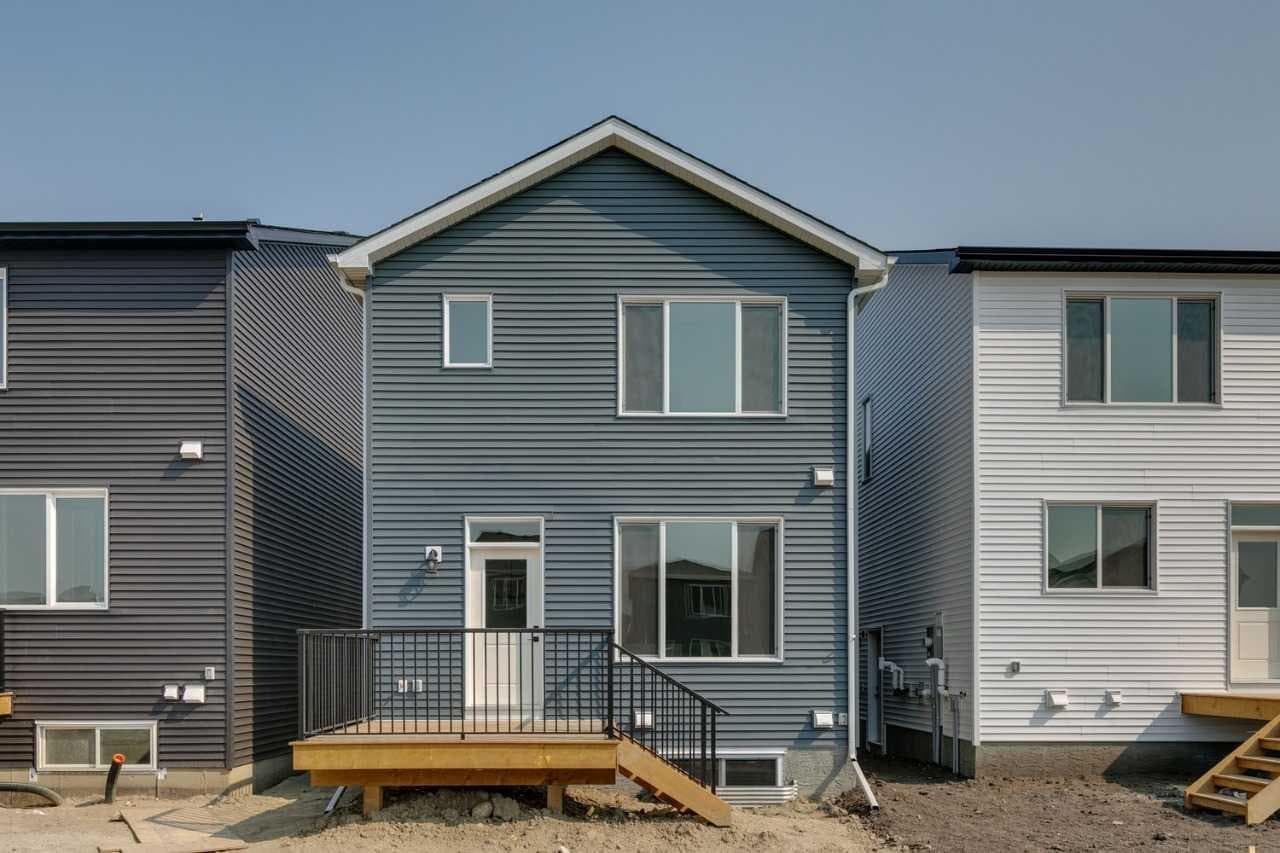 467 Buffaloberry Manor SE — photo 2