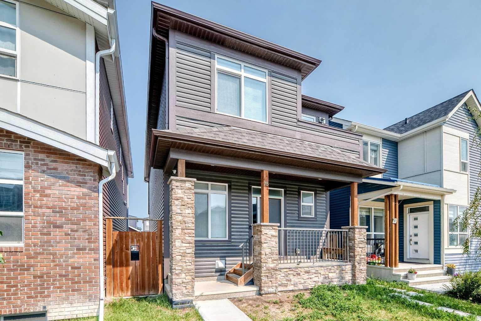 75 Howse Crescent NE — photo 2