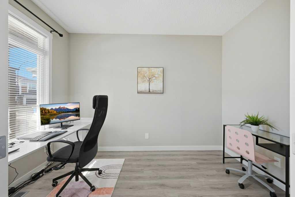 75 Howse Crescent NE — photo 4