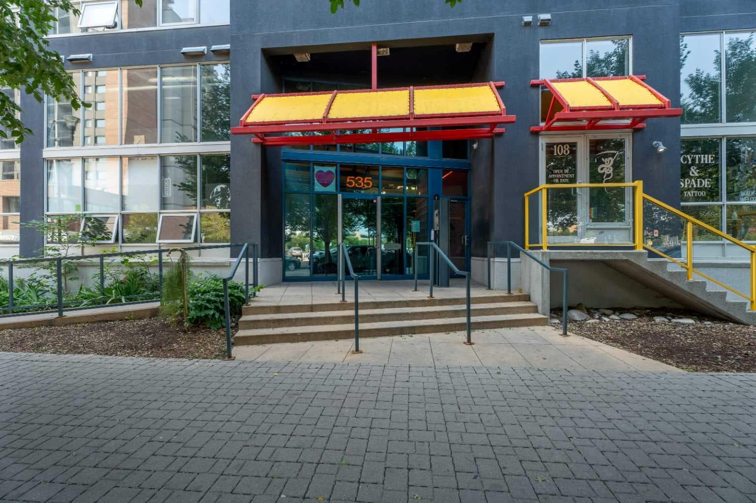 215, 535 8 Avenue SE — photo 1