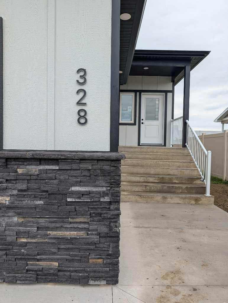 328 Somerside Road SE — photo 2