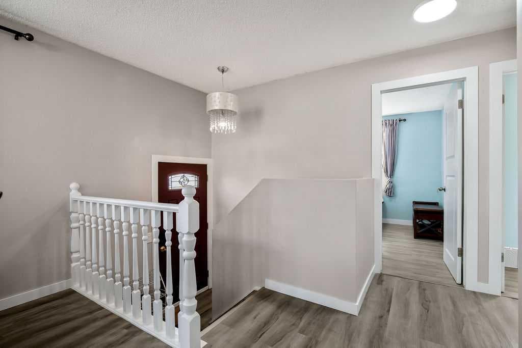 123 Shawglen Rise SW — photo 2