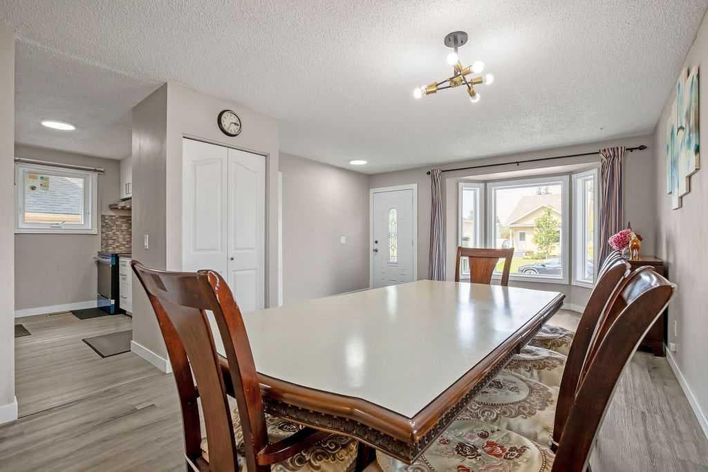123 Shawglen Rise SW — photo 4